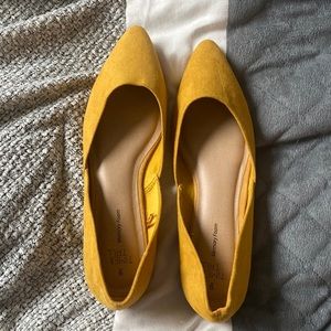 Size 9 mustard yellow flats